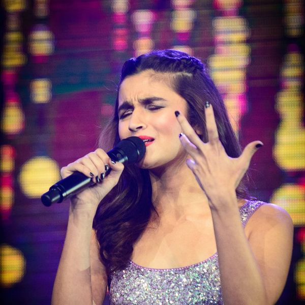 Alia Bhatt singing