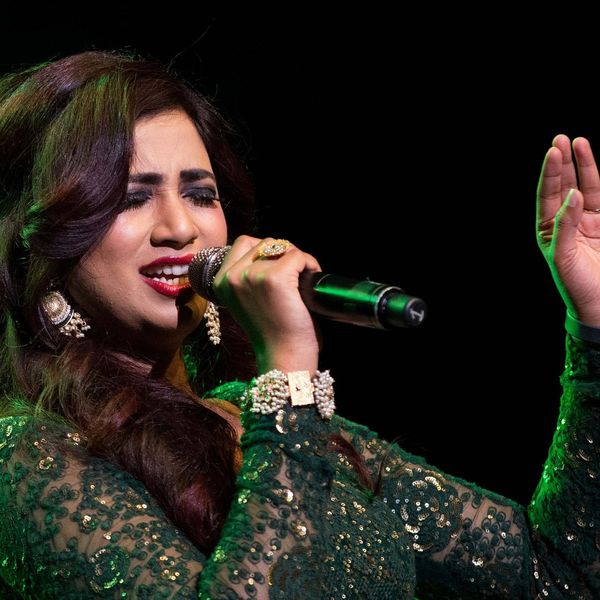 Shreya Ghoshal singing