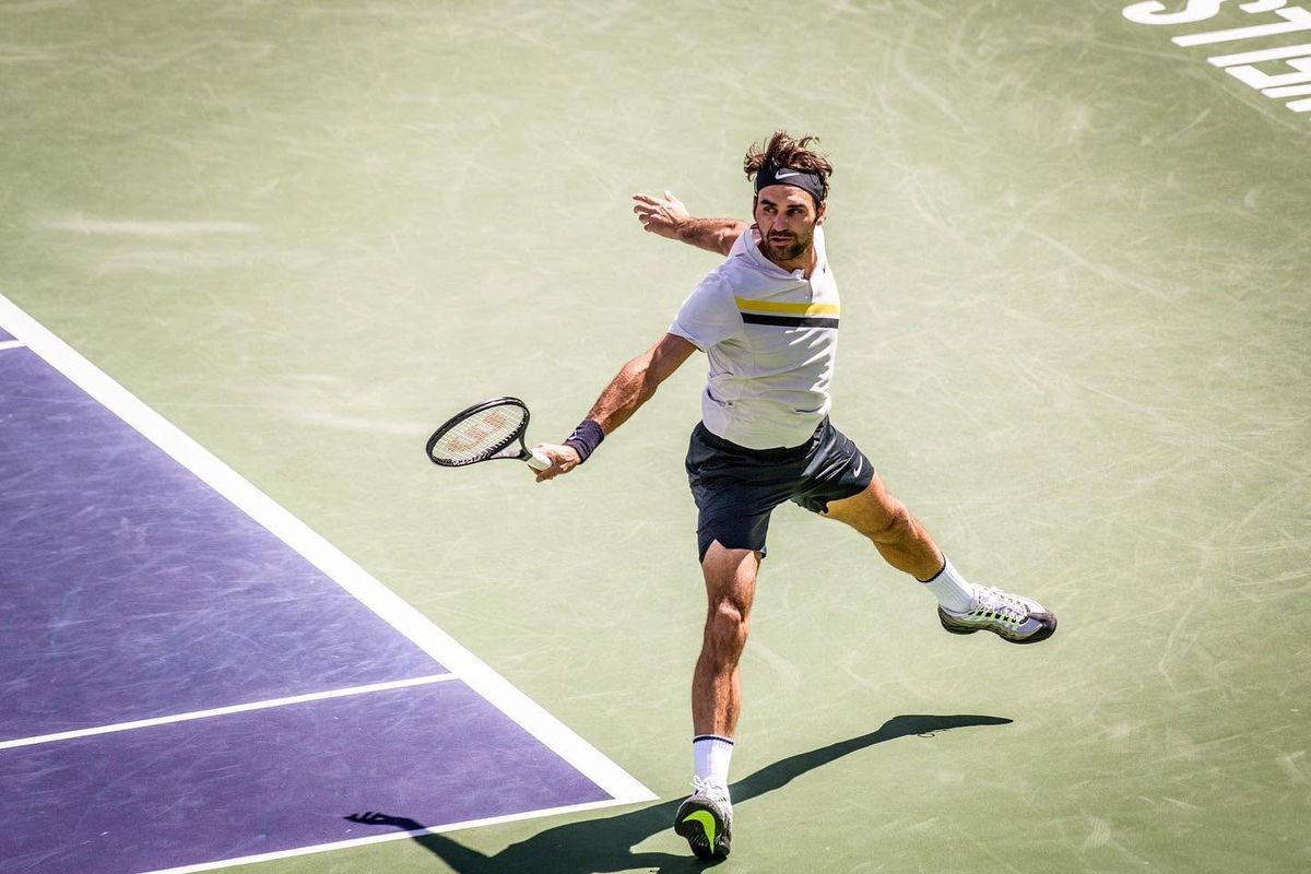 Roger Federer stretching for a forehand