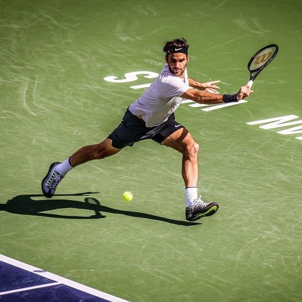 Federer at full stretch on the forehand